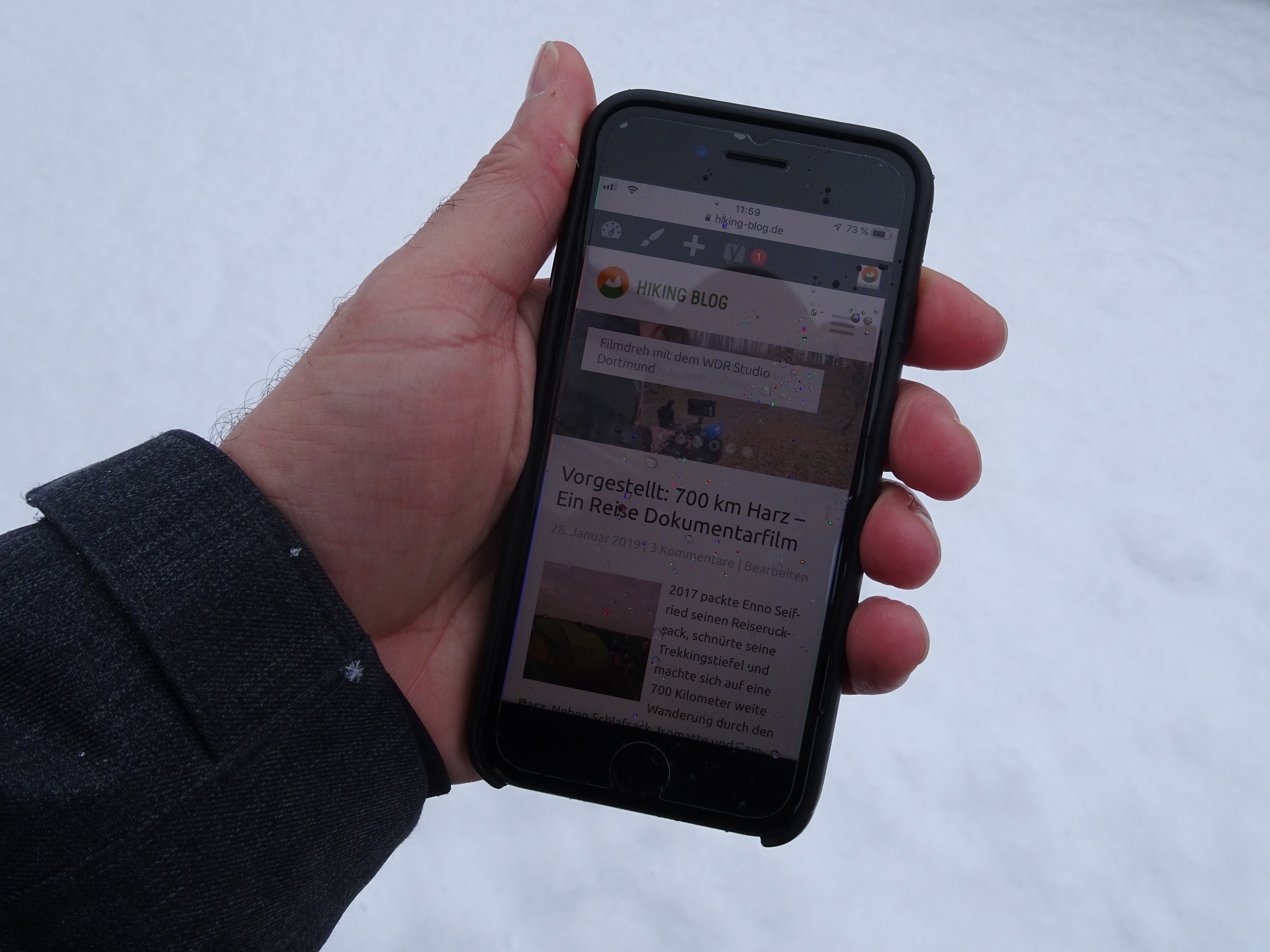 So schützt Du dein Smartphone beim Wandern vor Kälte