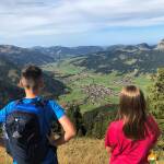 Familien- und Wanderurlaub im Tannheimer Tal: Von Schmugglern, dem größten Gipfelbuch der Welt und einem drehbaren Wanderhut