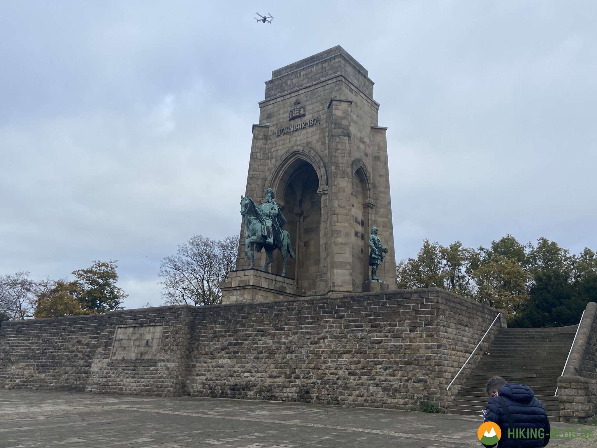Filmdreh mit Drohne am Kaiser-Wilhelm-Denkmal